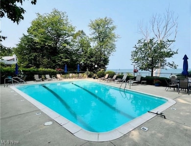 Bonneville Tower unit 117, Euclid, OH 44132 - photo 2