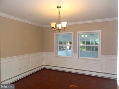 43 Spinythorn Rd, Levittown, PA 19056 - photo 5