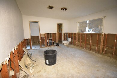 30 Lower Colorado Dr, Bay City, TX 77414 - photo 4