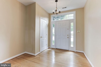 12956 Park Crescent Cir, Herndon, VA 20171 - photo 2