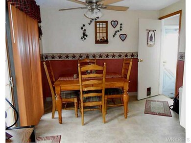 Kitchen Dining Open eat in kitchen w/sliding door 