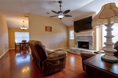 3890 Westglen Dr, Alvin, TX 77511 - photo 5