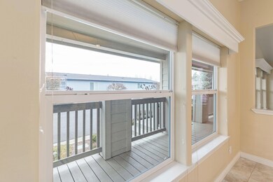 783 Hampton #05 Front Porch