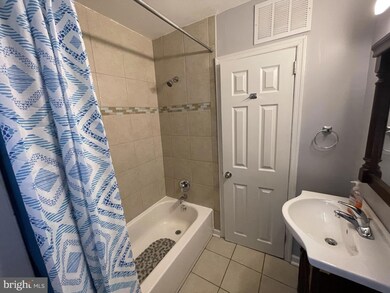 717 W 13th St, New Castle, DE 19720 - photo 4