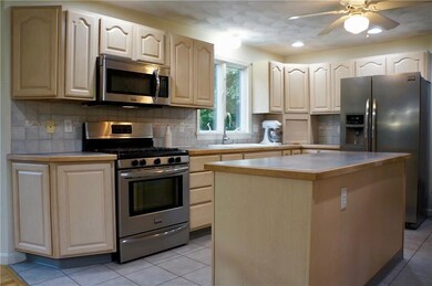 38 Dawn Ct, Wakefield, RI 02879 - photo 4