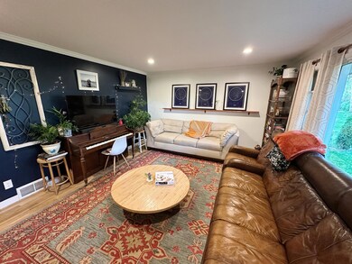 1628 Elm St.10