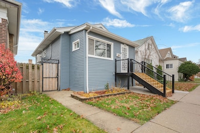 unlisted-address, Chicago, IL 60651 - photo 2