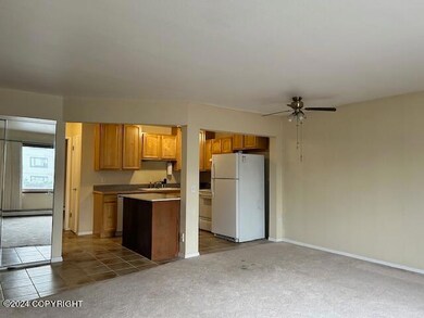 LvRm to Kitchen