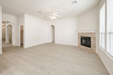 1016 Mesquite Hollow Place, Round Rock, TX 78665 - photo 4