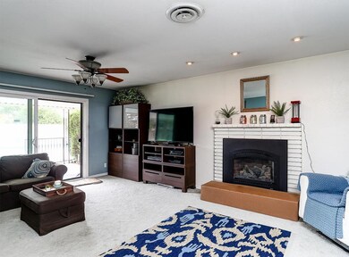 07_Family Room 1 (small)