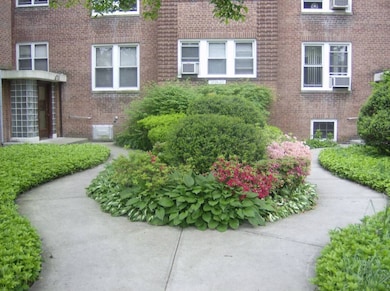 38-24 213th St, Flushing, NY 11361 - photo 5