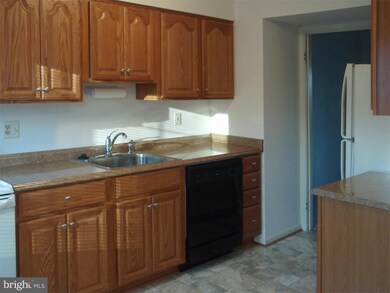 9453 Jenerio Ct, Lorton, VA 22079 - photo 3