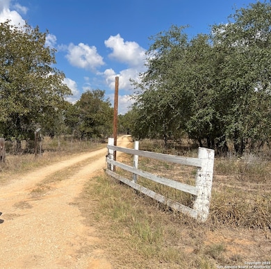 1050 Hickory Ln, San Antonio, TX 78264 - photo 2