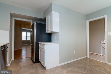 7702 Capron Ct, Lorton, VA 22079 - photo 6