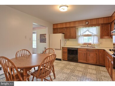 122 Cumberland Ave, Tamaqua, PA 18252 - photo 2