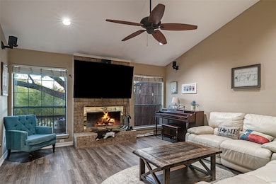 546 Briarcliff Dr, Garland, TX 75043 - photo 3