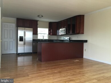 6811 Duluth St, Hyattsville, MD 20785 - photo 4