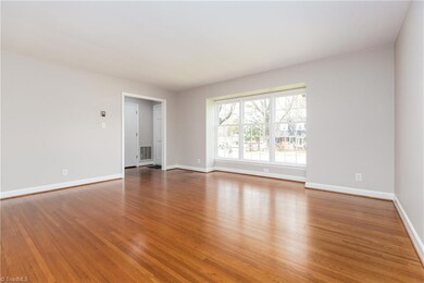 Living Room / Main