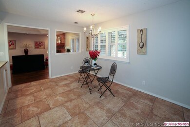 2541 Regency Rd, Bartlesville, OK 74006 - photo 4