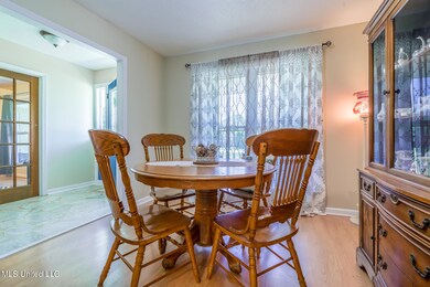 Dining Room/Entry View