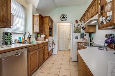 6472 Sudbury Way, North Richland Hills, TX 76182 - photo 4