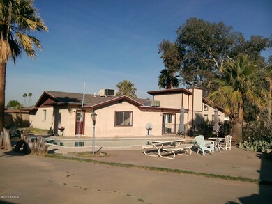 3919 E Laurel Ln