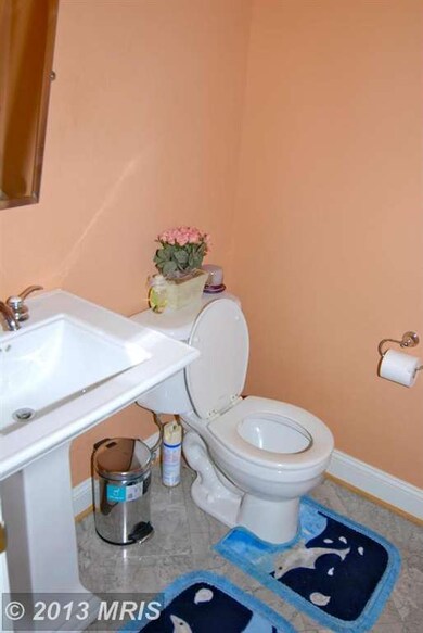 8204 Red Gate Ct, Bowie, MD 20715 - photo 7