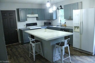 115 W High Acres Dr, Purlear, NC 28665 - photo 2