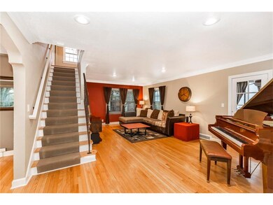 Just off the entry way, the large living room welc