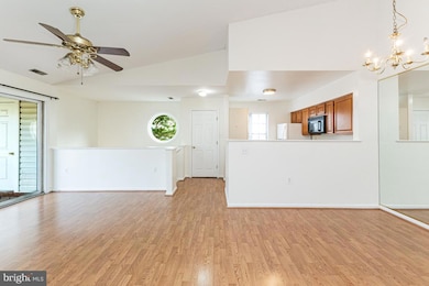 9472 Scarlet Oak Dr unit 9, Manassas, VA 20110 - photo 2