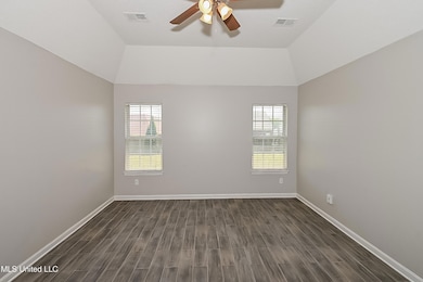 006-photo-primary-bedroom-10830040