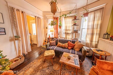 681 Myrtle Ave, Albany, NY 12208 - photo 4