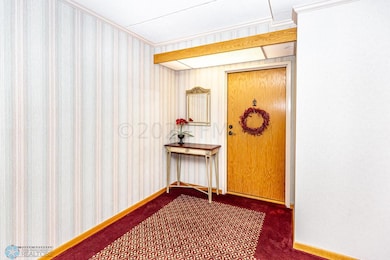 (7) Entrance to Unit 208