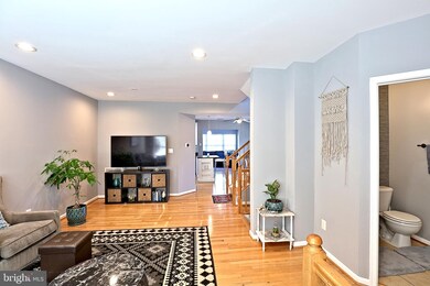 7447 Ardglass Ct, Lorton, VA 22079 - photo 3