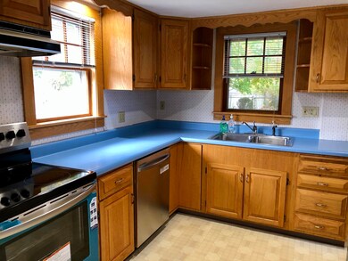 33 Tilton Ave, Kittery, ME 03904 - photo 5