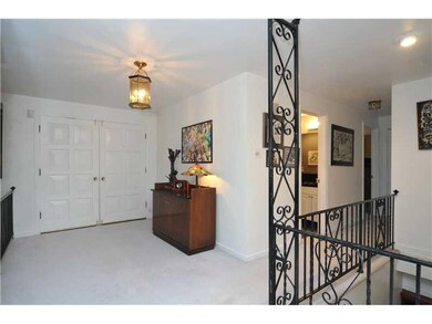 Entry/Foyer.