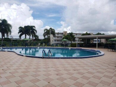 111 Greenbrier B, West Palm Beach, FL 33417 - photo 3