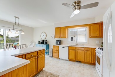 9410 Saric Dr, Highland, IN 46322 - photo 4