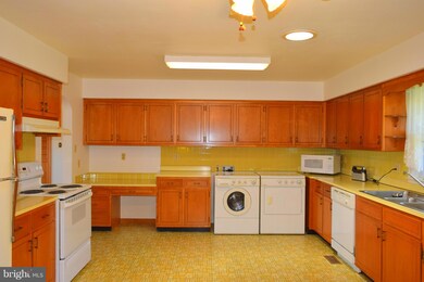 418 S Holliday St, Strasburg, VA 22657 - photo 6