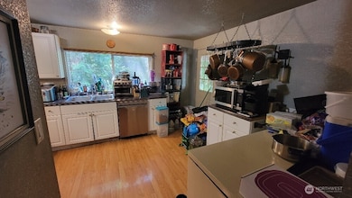 927 Clay Ave, Raymond, WA 98577 - photo 5