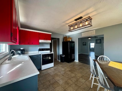 216 N Plum St, Albany, IN 47320 - photo 3