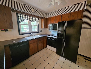 1810 Michaelle Ln, Albert Lea, MN 56007 - photo 3