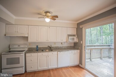 2426 Silver Fox Ln, Reston, VA 20191 - photo 6