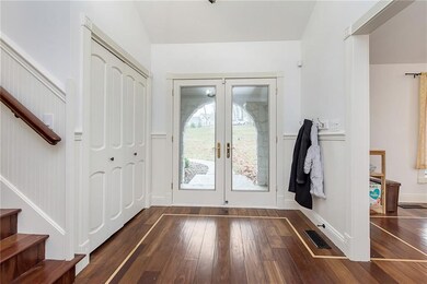 Entry way into the foyer.