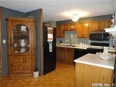Kitchen Eat in kitchen with all appliances staying
