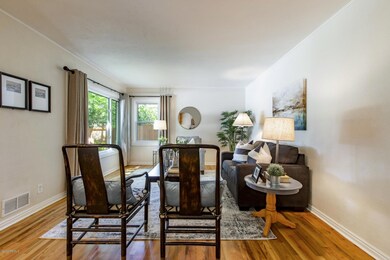 2_Living-Room_1800x1200_3541474