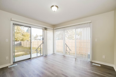 008-photo-dining-room-14852667