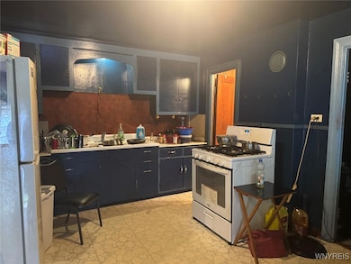 89 Deshler St, Buffalo, NY 14212 - photo 4