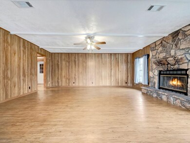 312 Pinecrest Dr, Trinity, TX 75862 - photo 4