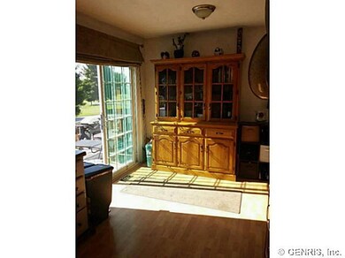 Dining Room. Slider out to the Double decks and ko